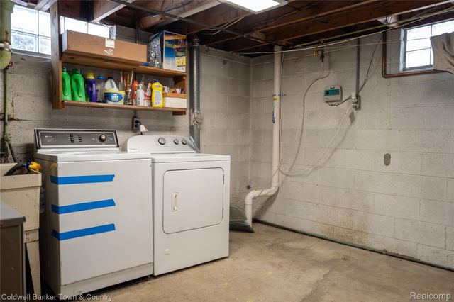 1465 N Pontiac Trail, Walled Lake, MI 48390