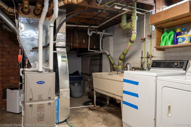 1465 N Pontiac Trail, Walled Lake, MI 48390