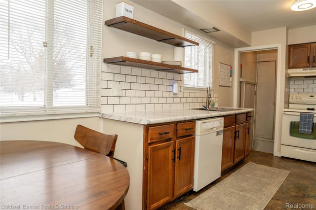 1465 N Pontiac Trail, Walled Lake, MI 48390