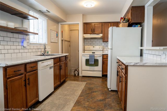 1465 N Pontiac Trail, Walled Lake, MI 48390