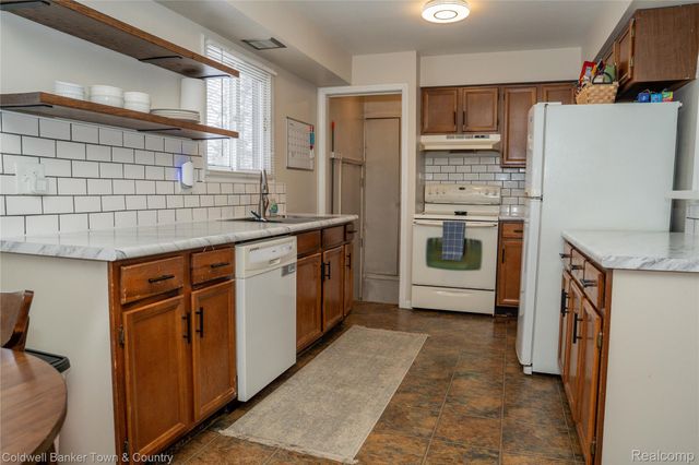 1465 N Pontiac Trail, Walled Lake, MI 48390