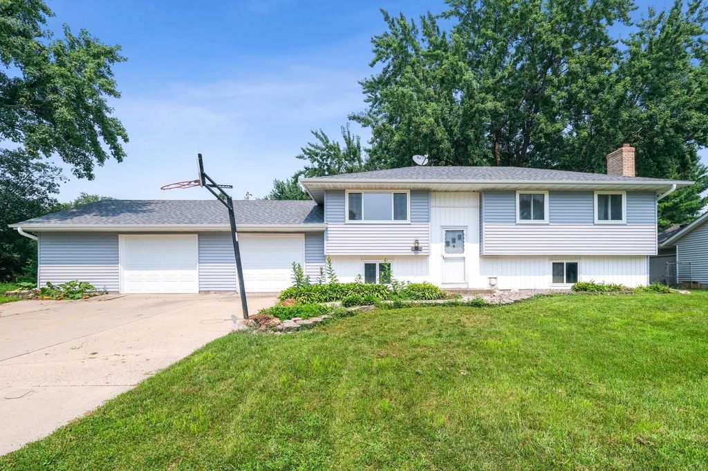16570 Genesee Avenue W, Lakeville, MN 55068
