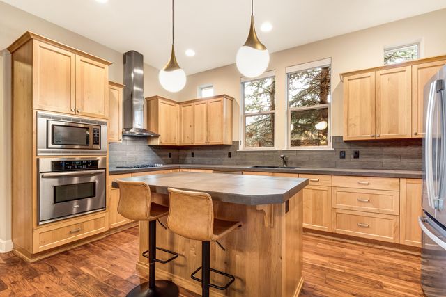 2323 NW High Lakes Loop, Bend, OR 97703