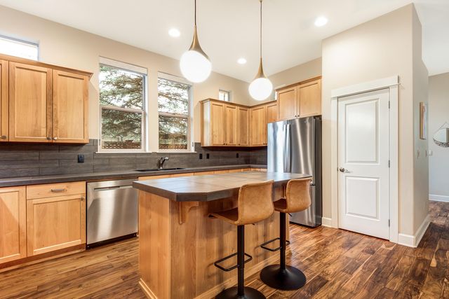 2323 NW High Lakes Loop, Bend, OR 97703