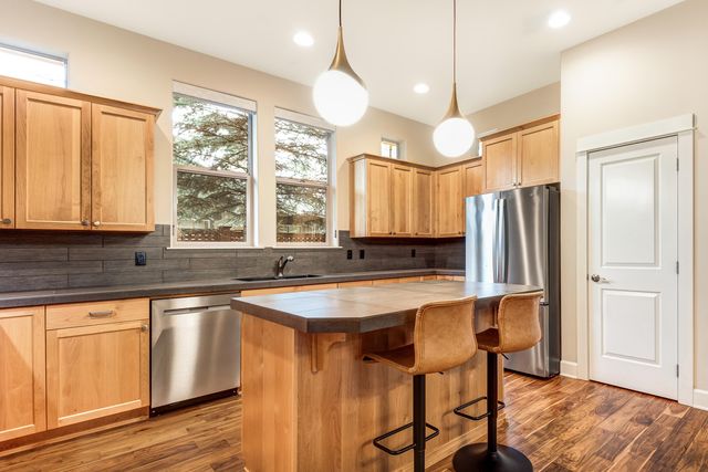 2323 NW High Lakes Loop, Bend, OR 97703