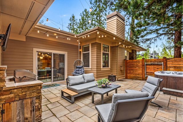 2323 NW High Lakes Loop, Bend, OR 97703