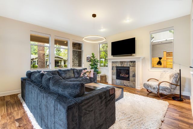 2323 NW High Lakes Loop, Bend, OR 97703