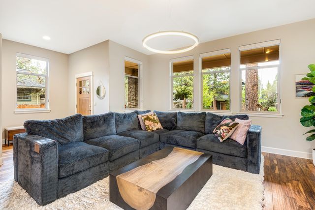 2323 NW High Lakes Loop, Bend, OR 97703