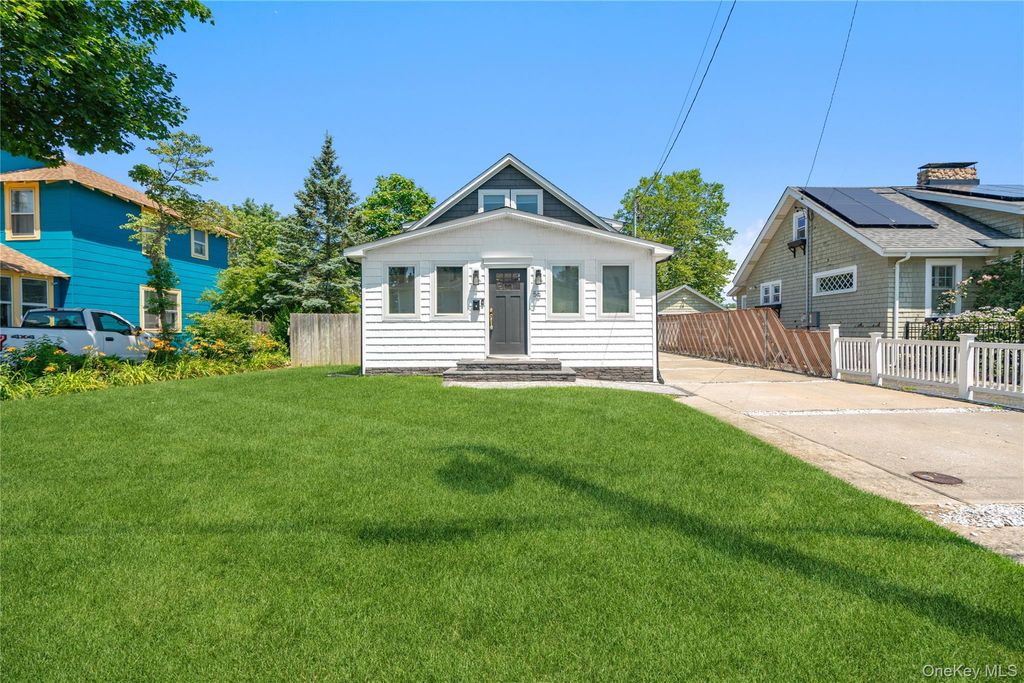 55 Cleveland Street, Patchogue, NY 11772 — exterior