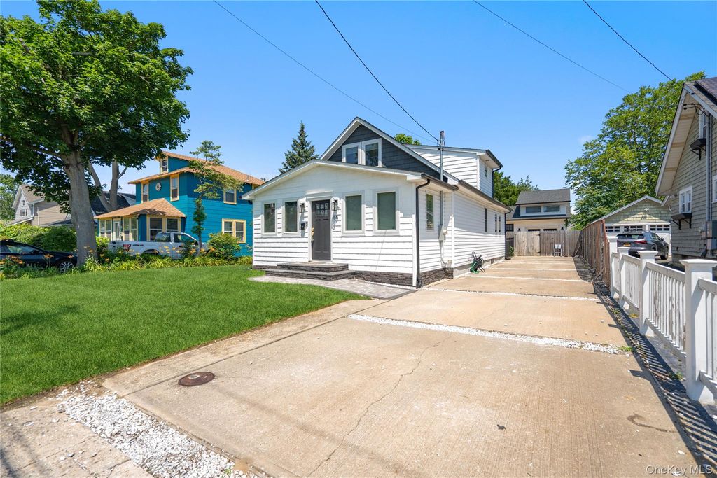 55 Cleveland Street, Patchogue, NY 11772 — photo 2