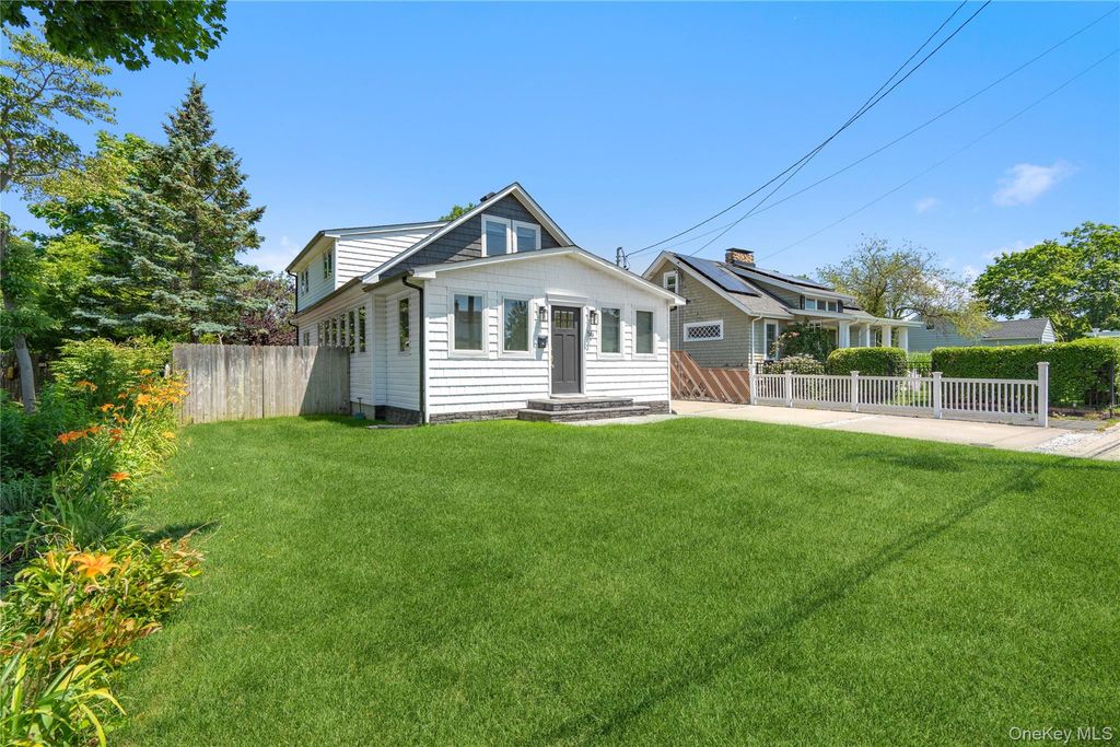 55 Cleveland Street, Patchogue, NY 11772 — photo 3