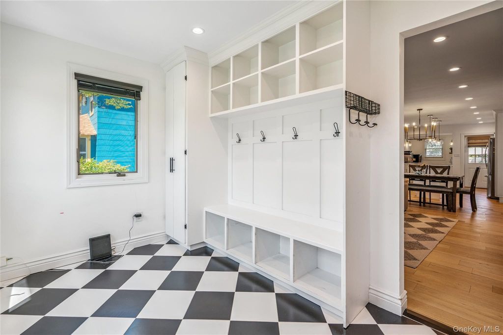 55 Cleveland Street, Patchogue, NY 11772 — photo 4
