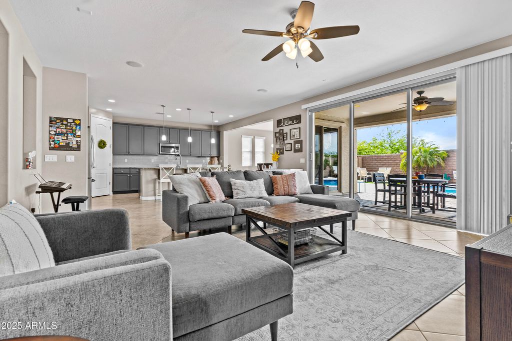 21978 N 100TH Avenue, Peoria, AZ 85383