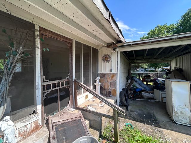 584 W State Line Road, Rossville, GA 30741