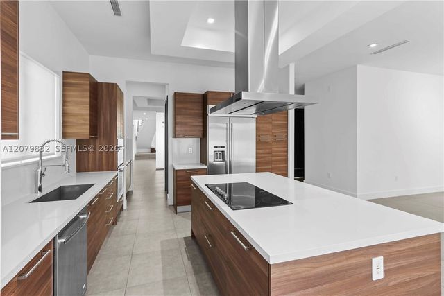 8249 NW 34th Dr, Doral, FL 33122