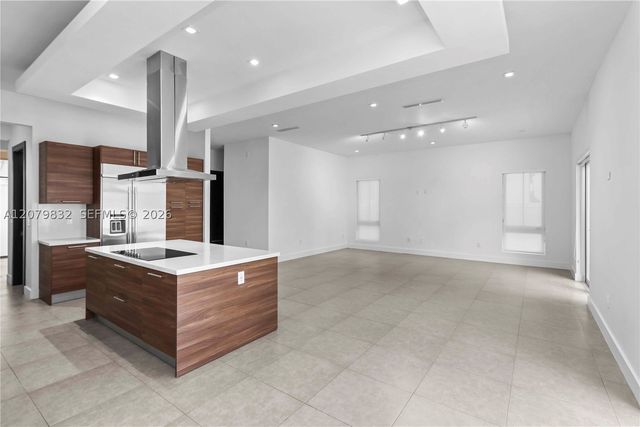 8249 NW 34th Dr, Doral, FL 33122