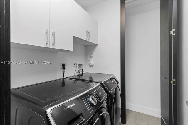 8249 NW 34th Dr, Doral, FL 33122