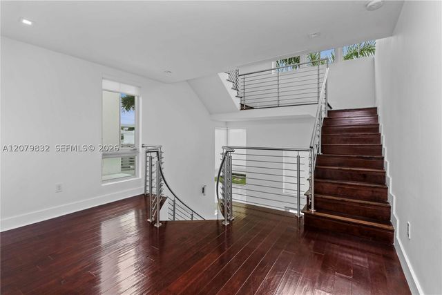 8249 NW 34th Dr, Doral, FL 33122