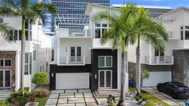 8249 NW 34th Dr, Doral, FL 33122