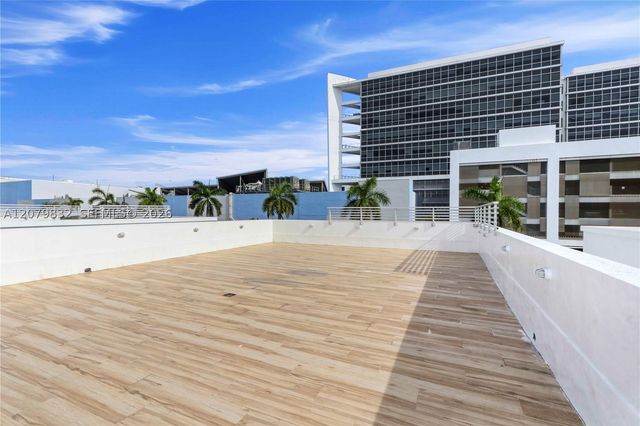 8249 NW 34th Dr, Doral, FL 33122
