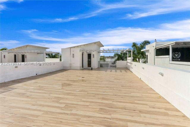 8249 NW 34th Dr, Doral, FL 33122