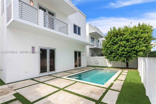 8249 NW 34th Dr, Doral, FL 33122