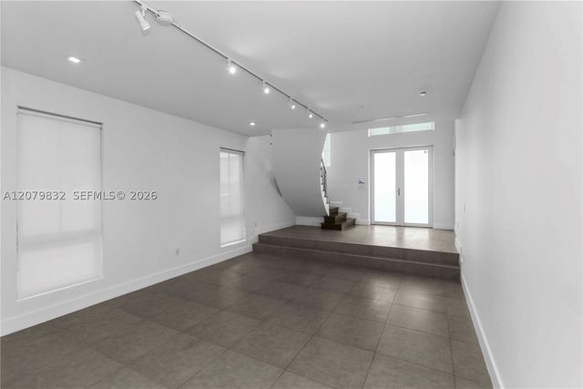 8249 NW 34th Dr, Doral, FL 33122