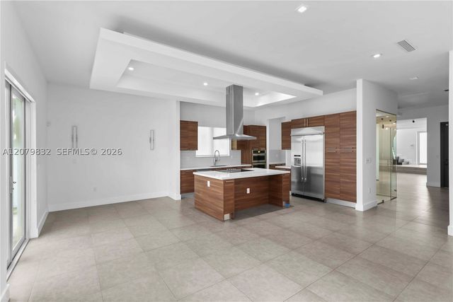 8249 NW 34th Dr, Doral, FL 33122