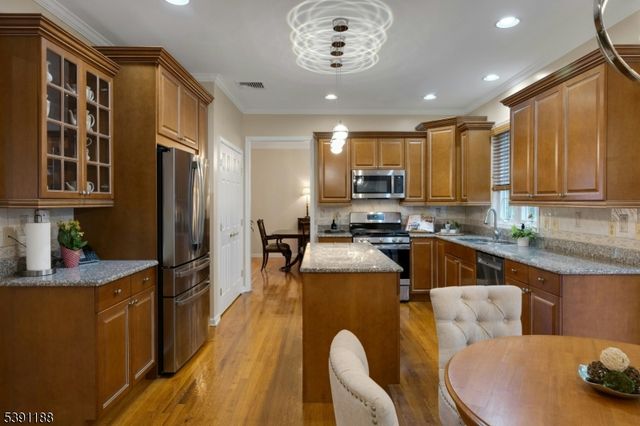 6 Allsop Ct, West Orange Twp., NJ 07052