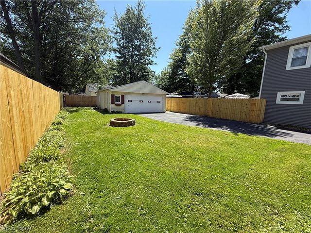7682 Pinehurst Drive, Mentor On The Lake, OH 44060