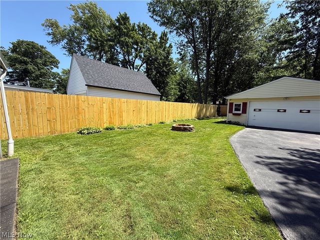 7682 Pinehurst Drive, Mentor On The Lake, OH 44060
