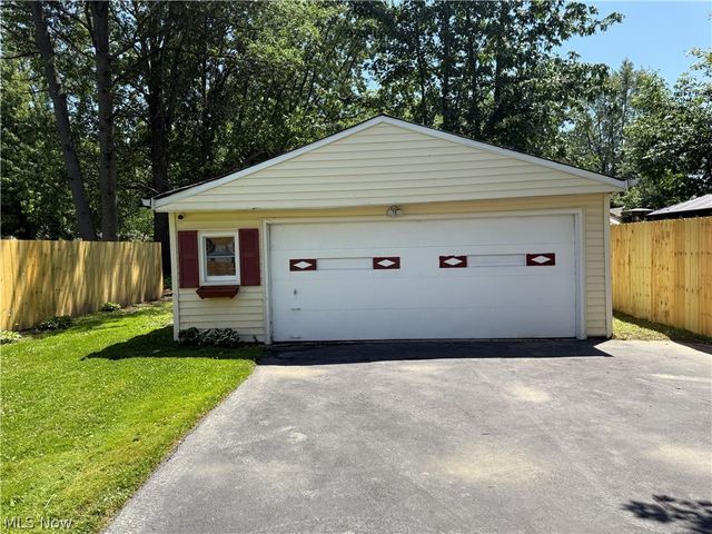 7682 Pinehurst Drive, Mentor On The Lake, OH 44060