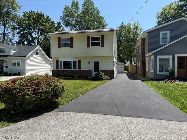 7682 Pinehurst Drive, Mentor On The Lake, OH 44060