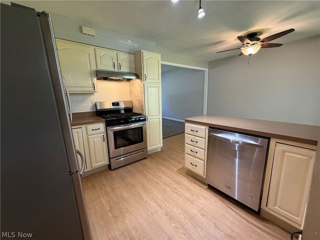 7682 Pinehurst Drive, Mentor On The Lake, OH 44060