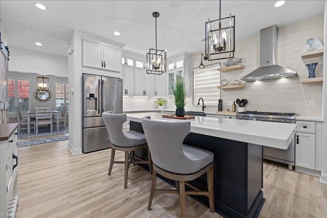 4601 Totteridge LN, Virginia Beach, VA 23462