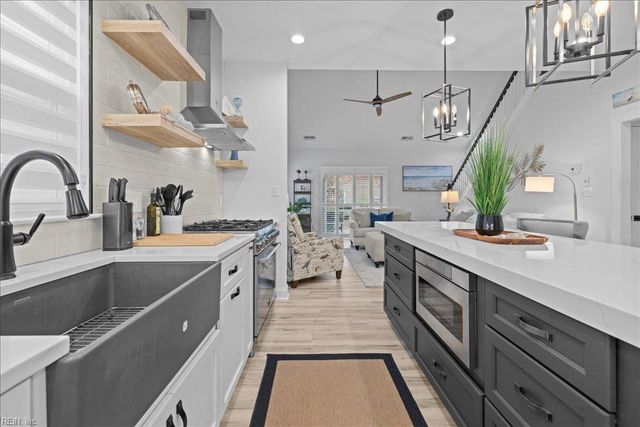 4601 Totteridge LN, Virginia Beach, VA 23462