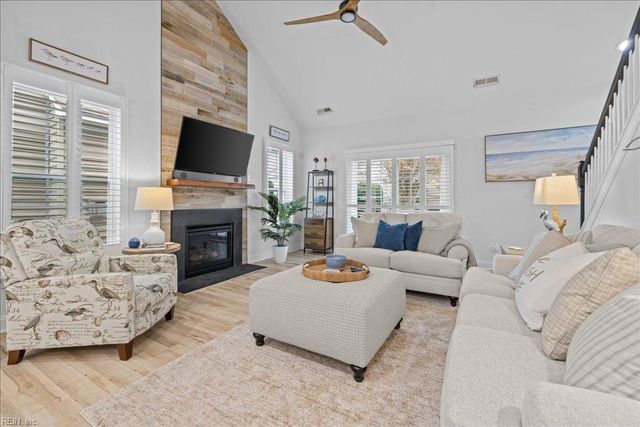 4601 Totteridge LN, Virginia Beach, VA 23462