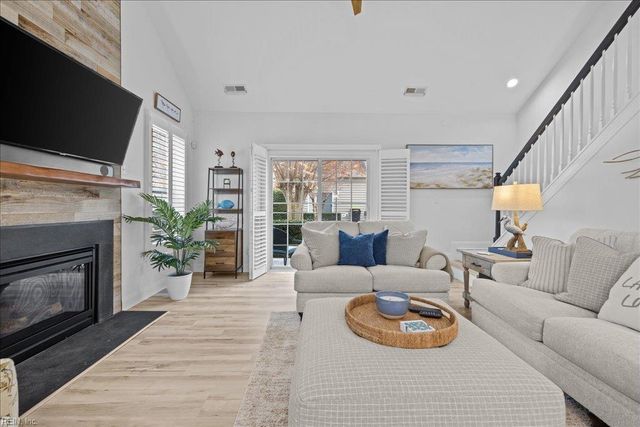 4601 Totteridge LN, Virginia Beach, VA 23462