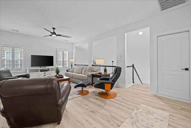 4601 Totteridge LN, Virginia Beach, VA 23462