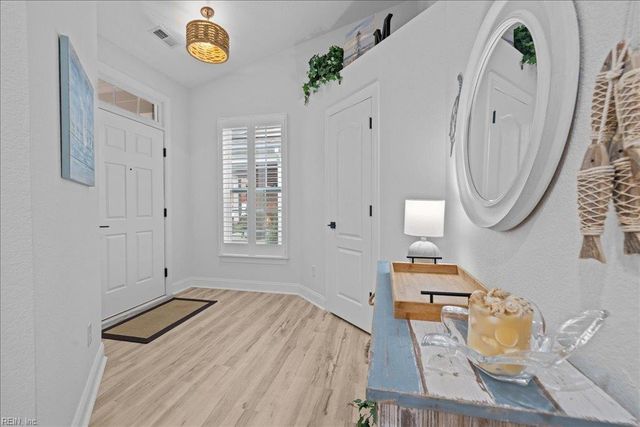 4601 Totteridge LN, Virginia Beach, VA 23462