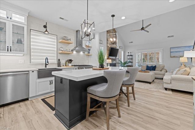 4601 Totteridge LN, Virginia Beach, VA 23462