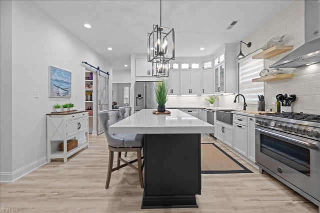 4601 Totteridge LN, Virginia Beach, VA 23462