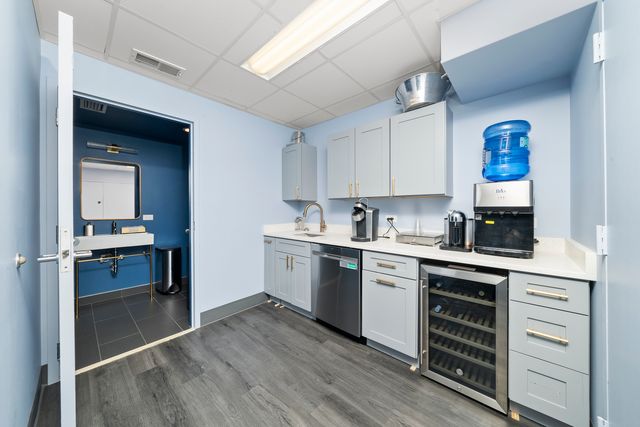 355 N CANAL Street C101, Chicago, IL 60606