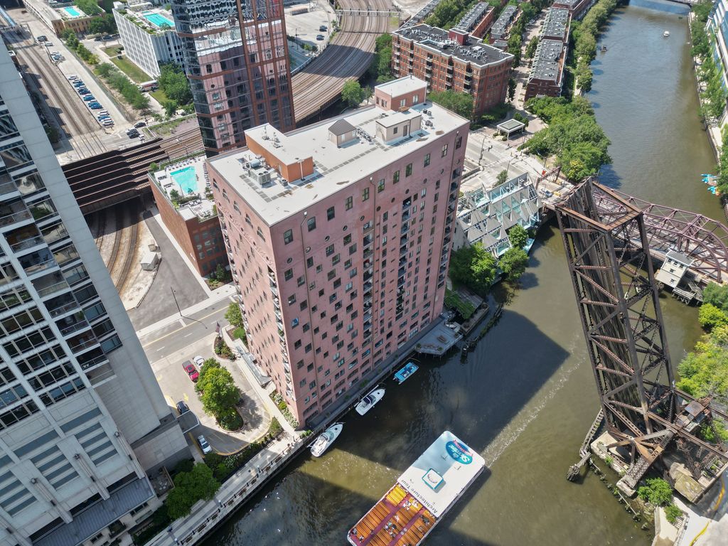 355 N CANAL Street C101, Chicago, IL 60606