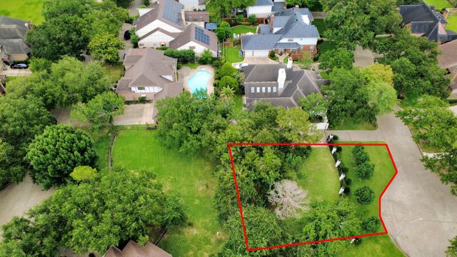 8306 Candlegreen Lane, Houston, TX 77071