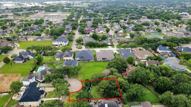 8306 Candlegreen Lane, Houston, TX 77071