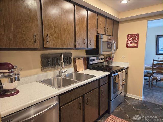 5897 Troy Villa Boulevard, Dayton, OH 45424
