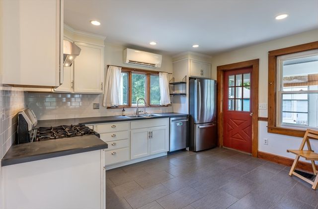 22 W Center St, Northampton, MA 01062