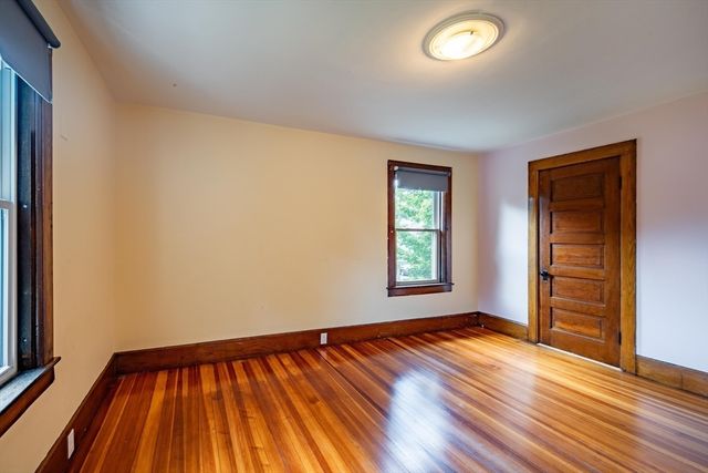22 W Center St, Northampton, MA 01062