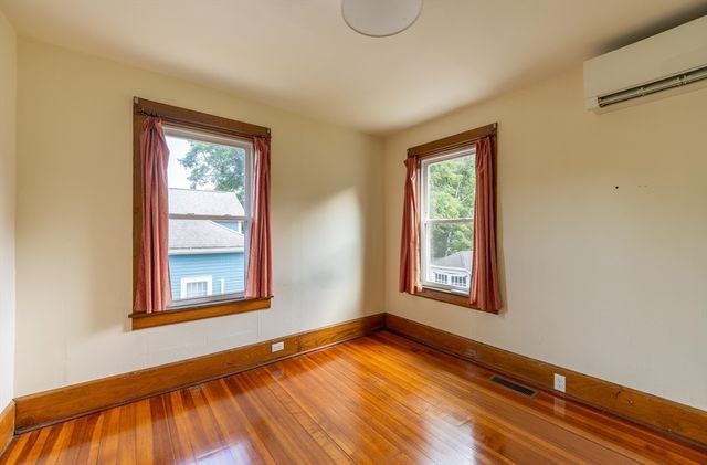 22 W Center St, Northampton, MA 01062